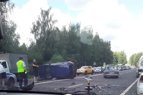 На выезде из Ярославля произошло серьезное ДТП: видео с места