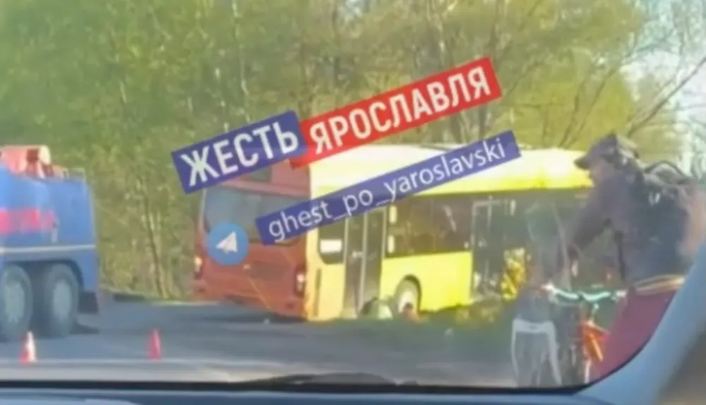 В Ярославле электробус едва не оказался в кювете