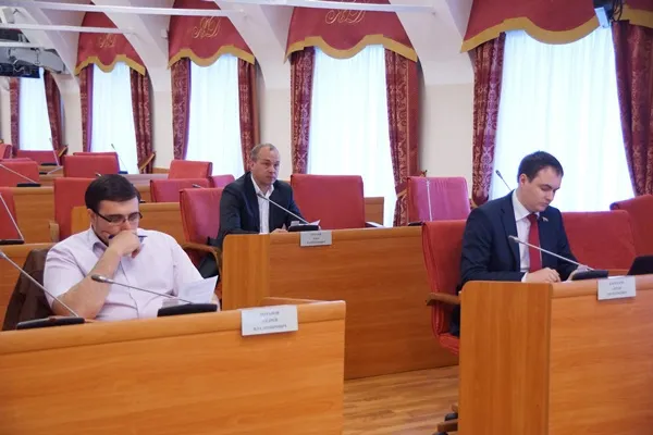 Депутаты Ярославской областной думы будут искать в бюджете 21 миллион рублей на школьные учебники