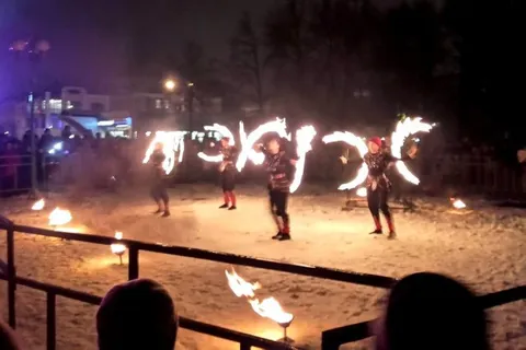 В Ярославле Дед Мороз зажег главную елку города