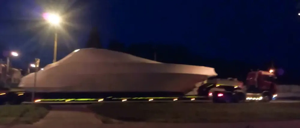 В Рыбинске заблудилась яхта: видео