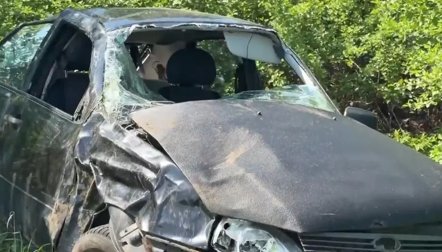 Под Ярославлем погиб водитель перевернувшейся легковушки