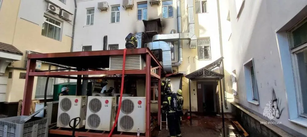 В МЧС назвали предварительную причину пожара в ярославском ресторане
