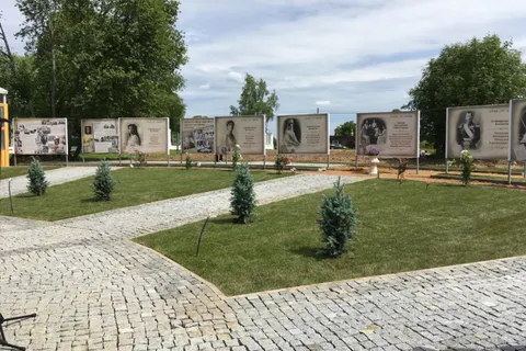 В Ярославской области открыли памятник Царской семье
