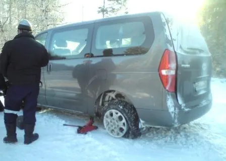 В Ярославской области иномарка «улетела» в кювет - пострадали два человека