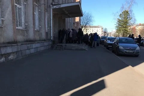 В Ярославской области из-за коронавируса образовались очереди возле собесов