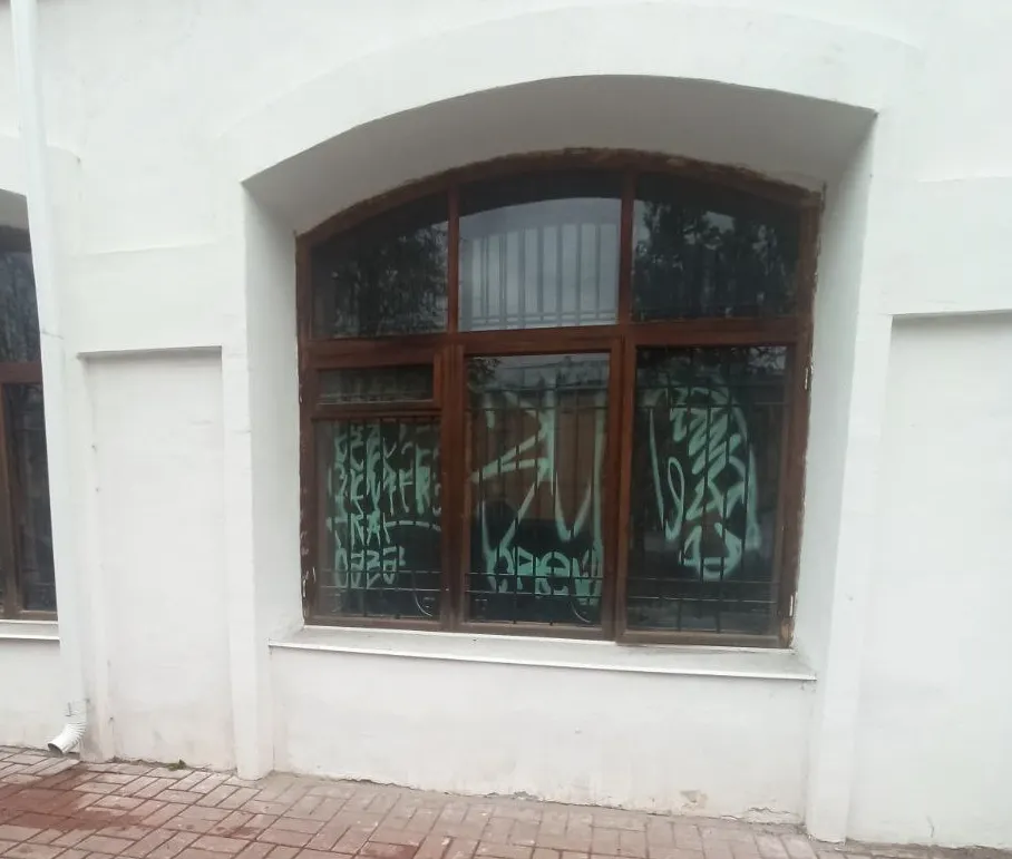 В центре Ярославля вандалы разрисовали объект культурного наследия