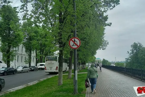 На Волжской набережной в Ярославле запретили катание на электросамокатах