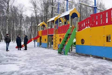 Власти ограничили доступ к опасным горкам в ярославском парке