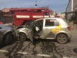 В Ярославской области столкнулись две иномарки – есть пострадавшие