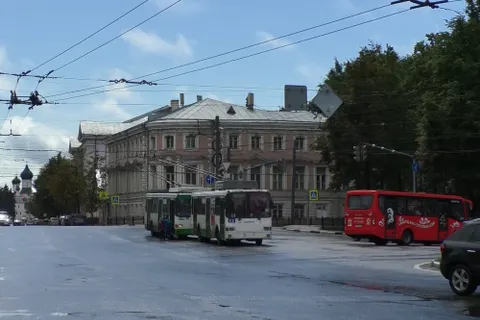 Транспортный коллапс: два ДТП парализовали движение в центре Ярославля – видео