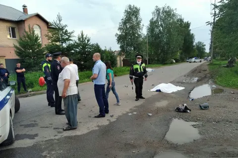 В Рыбинске мотоциклист насмерть сбил семейную пару 