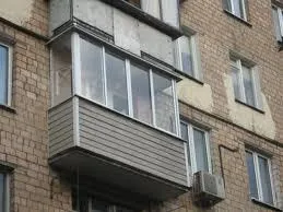 В Тутаеве выбросилась с балкона пожилая женщина