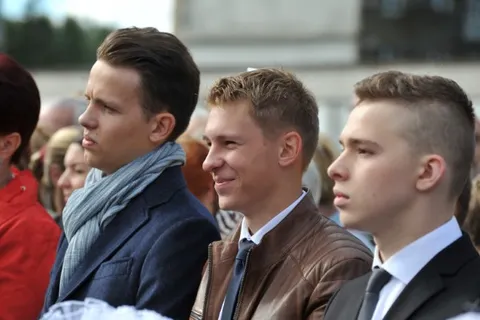 Дмитрий Миронов провел День знаний в школе и университете