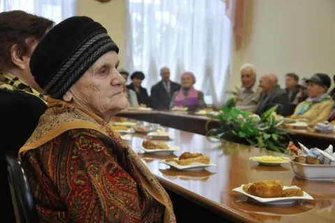 Сергей Ястребов вручил юбилейные медали в честь 70-летия Победы ветеранам Переславского района
