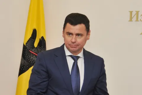 Олег Захаров вручил Дмитрию Миронову удостоверение губернатора Ярославской области