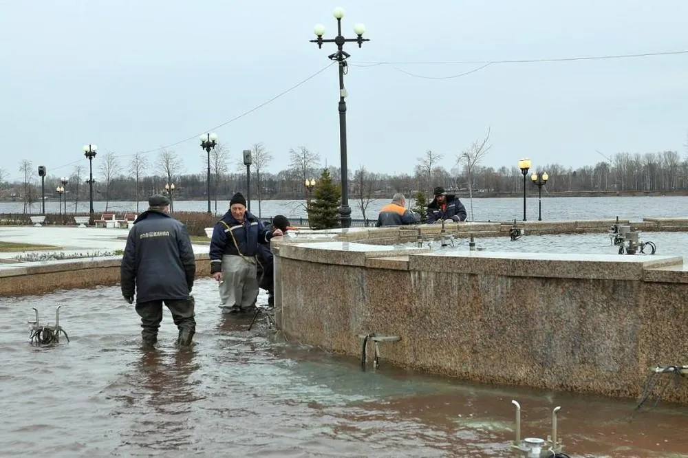 Фонтаны на Стрелке в Ярославле заиграют цветными огнями