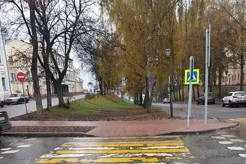 В нескольких районах Ярославля стерлась новая пластиковая разметка
