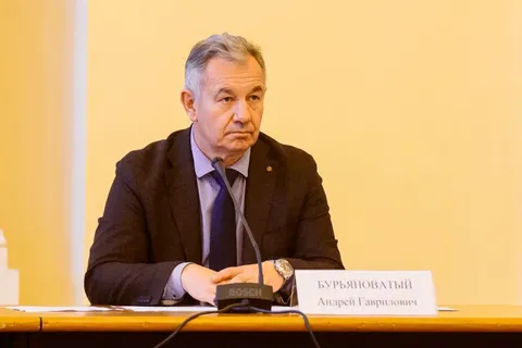 Вновь избранным депутатам муниципалитета Ярославля вручили удостоверения