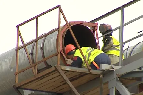 Тепломагистраль «Е – новая» прошла над железной дорогой в Ярославле