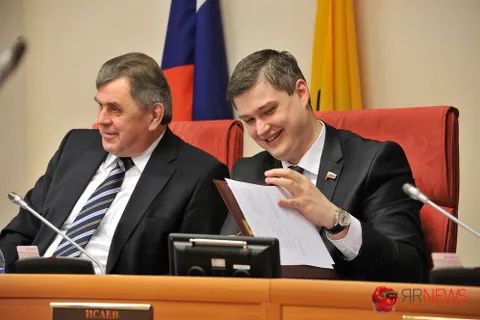 Заседание Думы Ярославской области - крупным планом. С фото