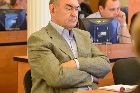 Обсуждение результатов деятельности мэра Ярославля за 2012 год длилось несколько часов. Фоторепортаж