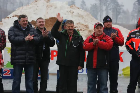 Жители Ярославля увидели летающие снегоходы. Фоторепортаж