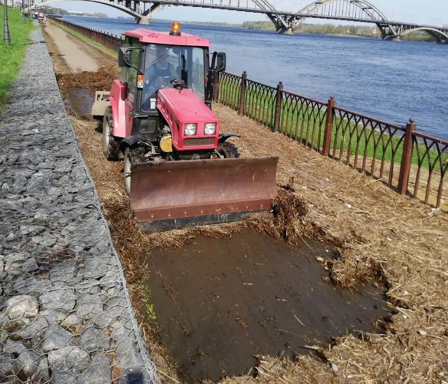 В Рыбинске после подтопления приводят в порядок набережную