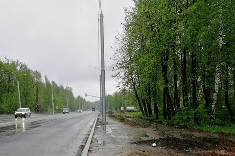 На открытом участке Тутаевского шоссе в Ярославле «забыли» сделать тротуары