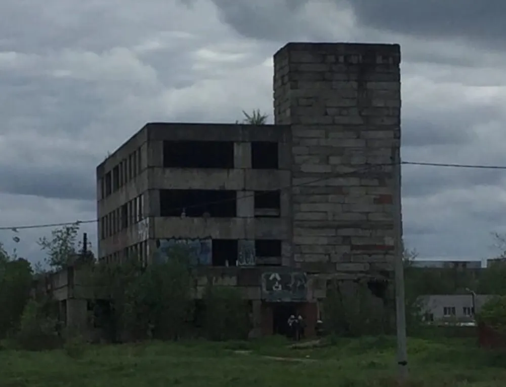 Ребенок попал в ярославскую больницу после падения с «заброшки»