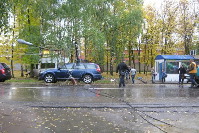 В Ярославле маршрутное такси с пассажирами врезалось в столб