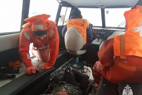 В Ярославле спасли человека, гулявшего по Волге под Октябрьским мостом