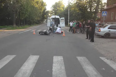 В Ростове пострадал в ДТП 17-летний мотоциклист