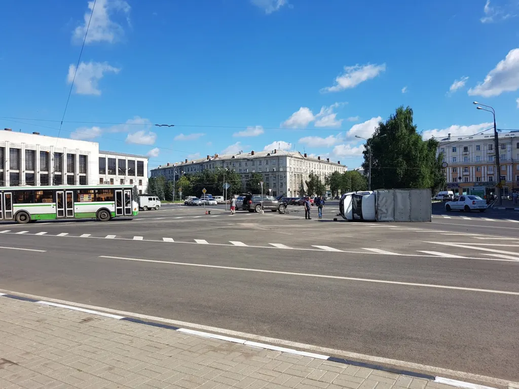 На Юбилейной площади перевернулась «Газель»