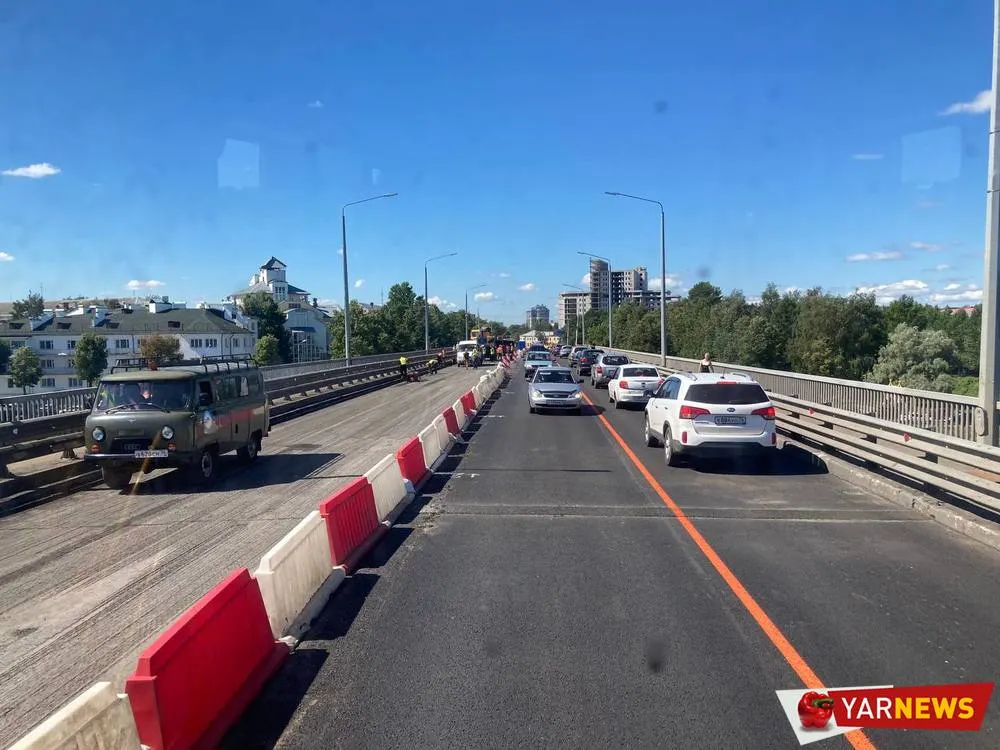 В Ярославле перекрыли вторую часть Октябрьского моста: фото