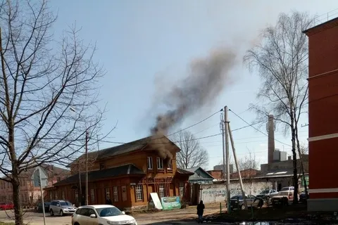 В Рыбинске горит психбольница: видео