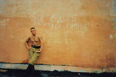 Какими были ярославцы в девяностых: фоторепортаж