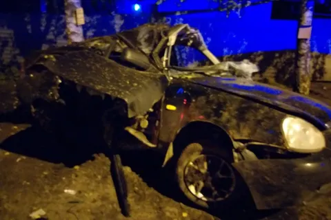 В Ярославле пьяный водитель врезался в дерево