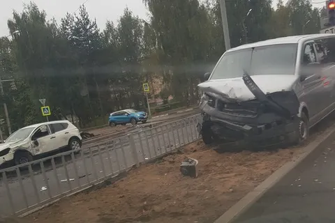 Утром в Ярославле произошли две похожие аварии