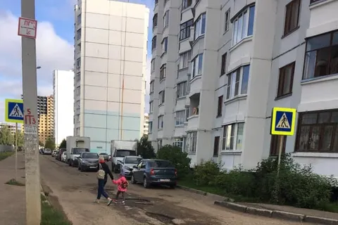 В Ярославле дорожные знаки нарисовали в ямах