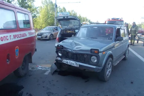 Вечером воскресенья на Московском проспекте в Ярославле столкнулись сразу четыре машины