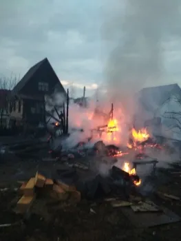 Под Ярославлем пожарные почти три часа тушили дачный дом