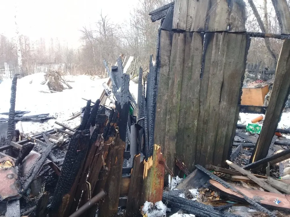 В Ярославле при пожаре в заброшенной хозпостройке погиб бомж
