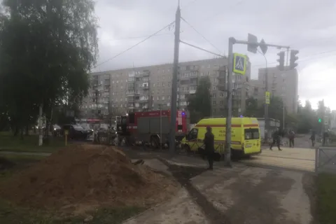На месте работала реанимация: появилось видео жесткого ДТП в Ярославле