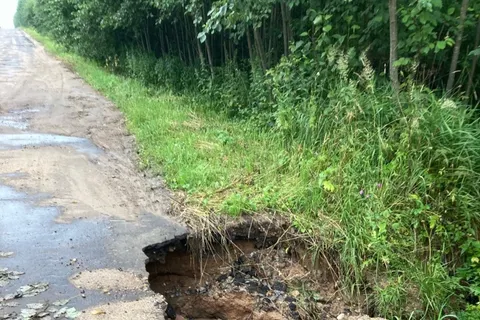 В Ярославской области подмыло дорогу