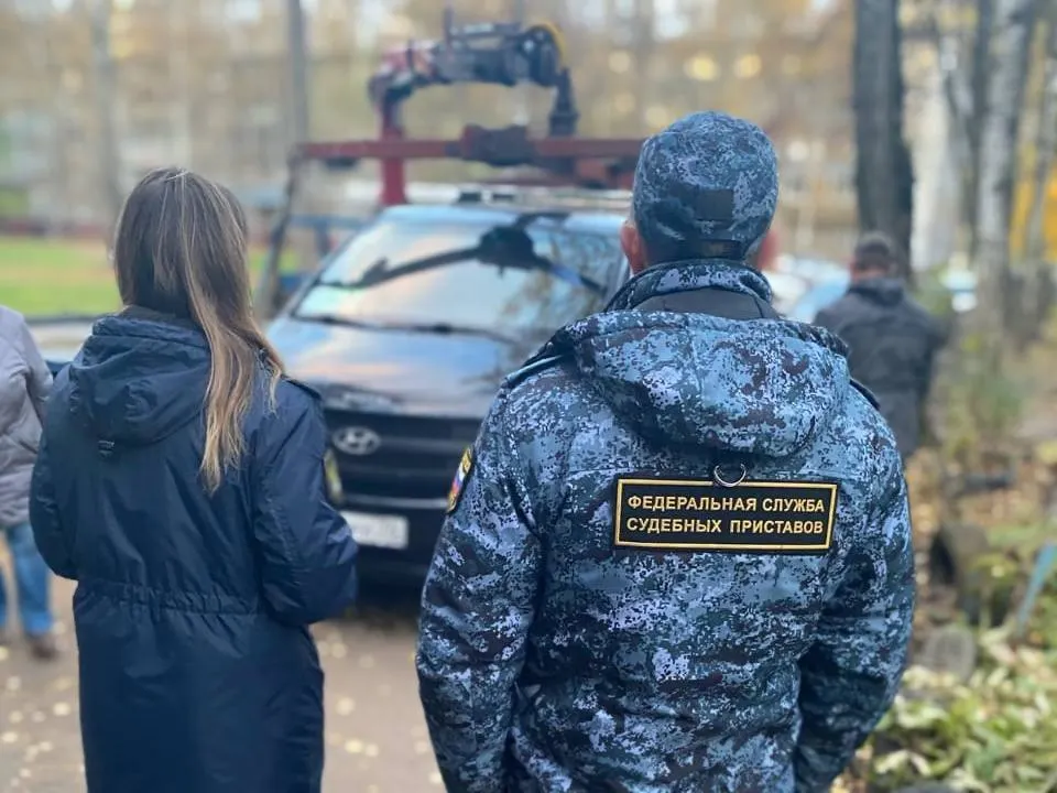 Из-за крупного долга у ярославской предпринимательницы забрали машину