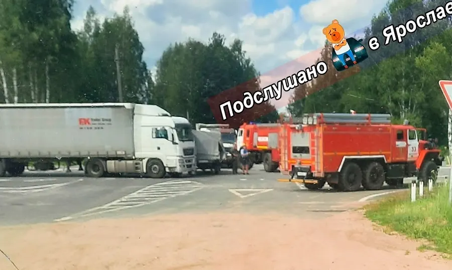 Под Ярославлем столкнулись четыре автомобиля