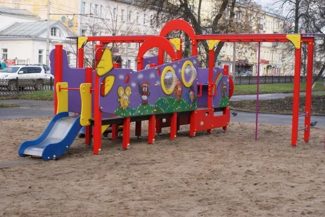 На Первомайском бульваре в Ярославле открылся новый детский городок