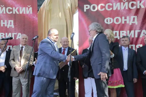 Рыбинск Ярославской области:  Звезды мировой величины  крупным  планом. С фото 