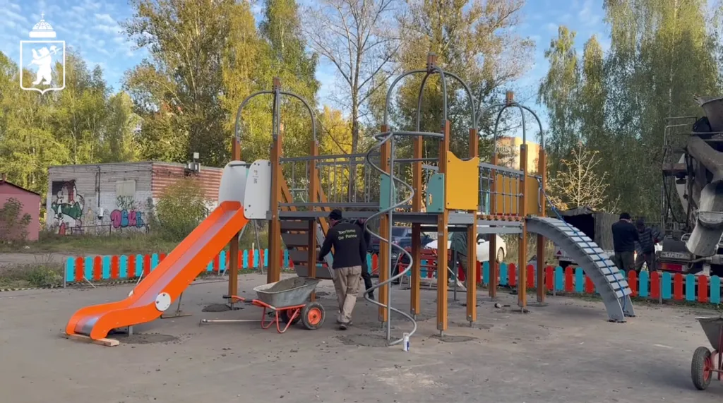 В ярославских дворах начинается установка детских городков